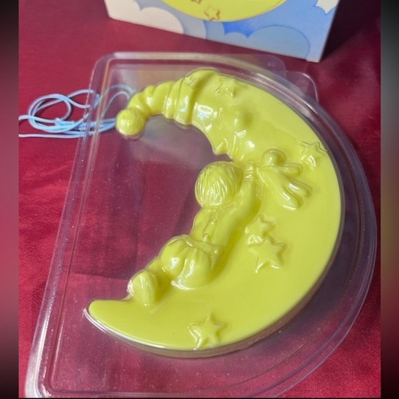 Avon - Vintage Moon Rockabye Baby Pomander - Picture 3 of 5